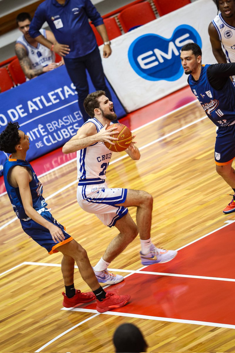 crzbasquete's tweet image. Intervalo de jogo! 📸

O Cruzeiro Basquete vence o Unifacisa até o momento por 63 a 16! 💪🔵

LDB @NBB 2024

Grande atuação do Cabuloso! 🌟

#Cruzeiro 
#ldb