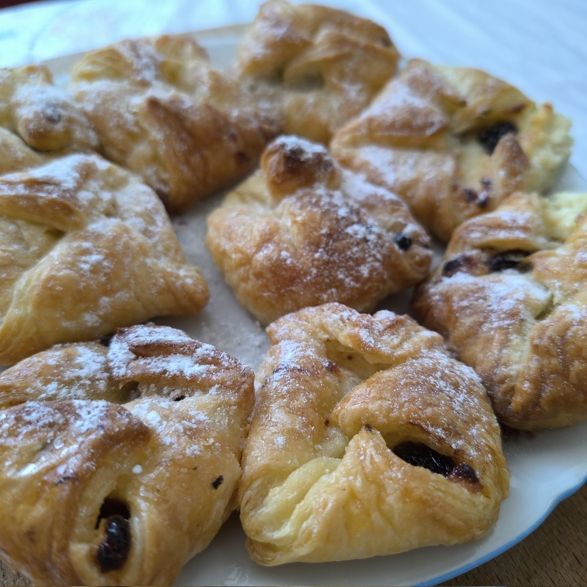 HOpalkova's tweet photo. Po dlouhé době jsem pekla "tvarohové šátečky" recept od zpěvačky #MonikaAbsolonova https://t.co/u4jdrD1HDL