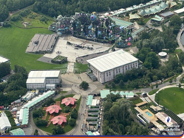 federalepolitie's tweet photo. Wanneer onze helikopter RAGO  over de site van Tomorrowland vliegt.  
Geniet van het festival, in alle veiligheid. 
#AirSupport #FederalPolice #Helicopter #TomorrowLand #TML #TML24 #pzr  #samenvoorveiligheid
@politie_rupel https://t.co/vZdgiQ20dx