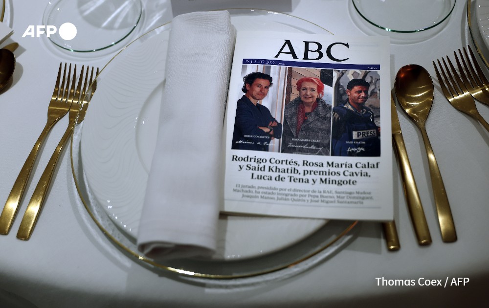 🏆 Congratulations to #AFP photographer <a href="/saidkhatib/">said khatib</a>  who has been awarded the Mingote Prize by <a href="/abc_es/">ABC.es</a>! 👏
📸 Said was honoured with the prestigious prize in Madrid, in the presence of King Felipe VI of Spain and Queen Letizia
👉 u.afp.com/skMp

#photojournalism