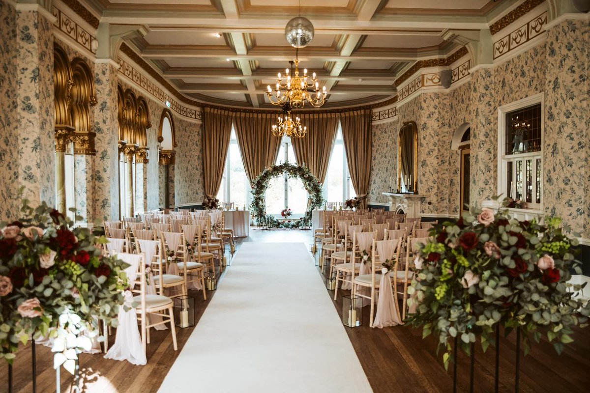 RushpoolHall's tweet image. How gorgeous does The Ballroom look with this setting? 🤩

📸 @angelawaitesphotography

To book a tour of Rushpool Hall wedding venue in North Yorkshire pop us a message or email us at weddings@rushpool.co.uk We would love to hear from you and start your wedding planning