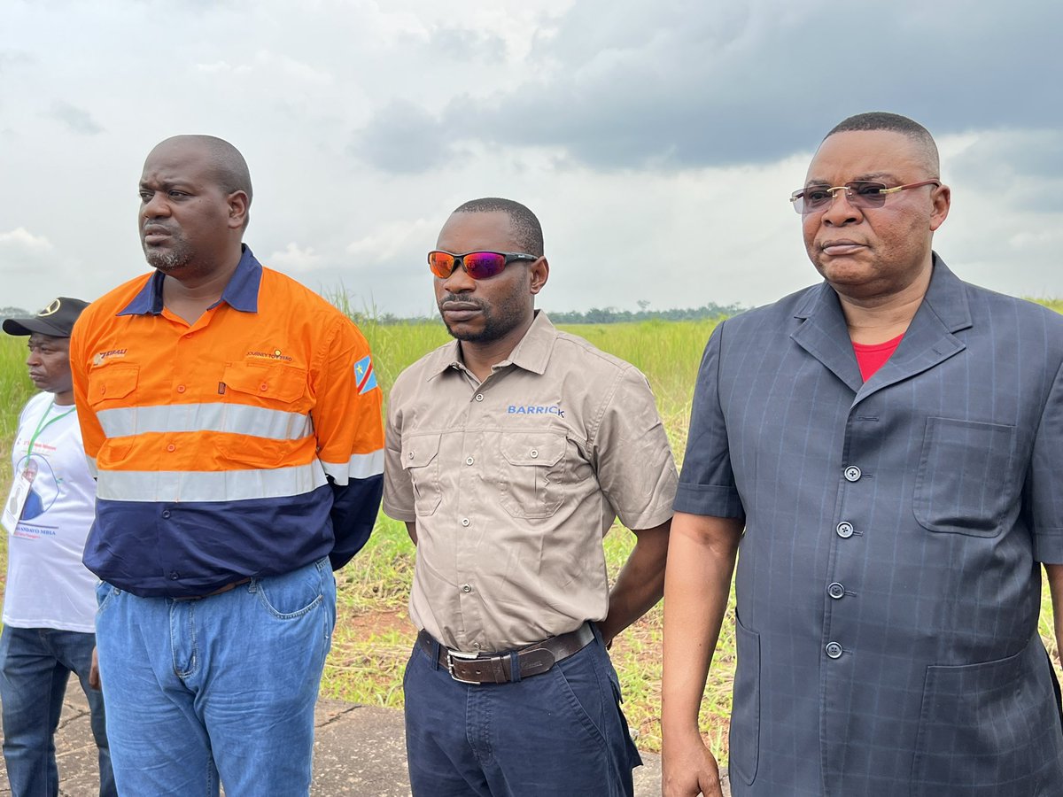 LonyoyoManyandr's tweet photo. Arrivée à Isiro ce vendredi 19 juillet 2024 de la dépouille mortelle  de Mgr @JulienAndavo , Évêque du Diocèse @IsiroNiangara. @KibaliGold présente aux côtés du Gouv @JeanBakomito_ marque sa présence et honore ce vaillant acteur de développement jusqu’à sa dernière demeure. RIP! https://t.co/DAIpuKNfZm