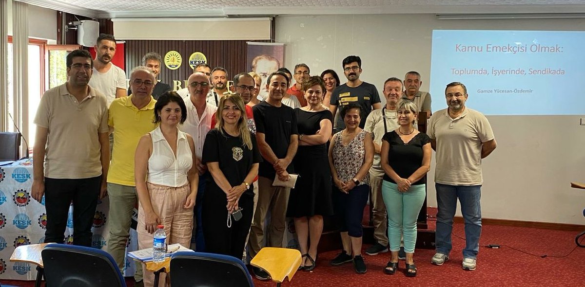 Sendikal eğitimlerimiz kapsamında Akademisyen Gamze Yücesan Özdemir'in katılımıyla "Kamu Emekçisi Olmak: Toplumda, İşyerinde, Sendikada" başlıklı bir eğitim gerçekleştirildi.

Gamze Hocamıza katkıları için teşekkür ederiz.