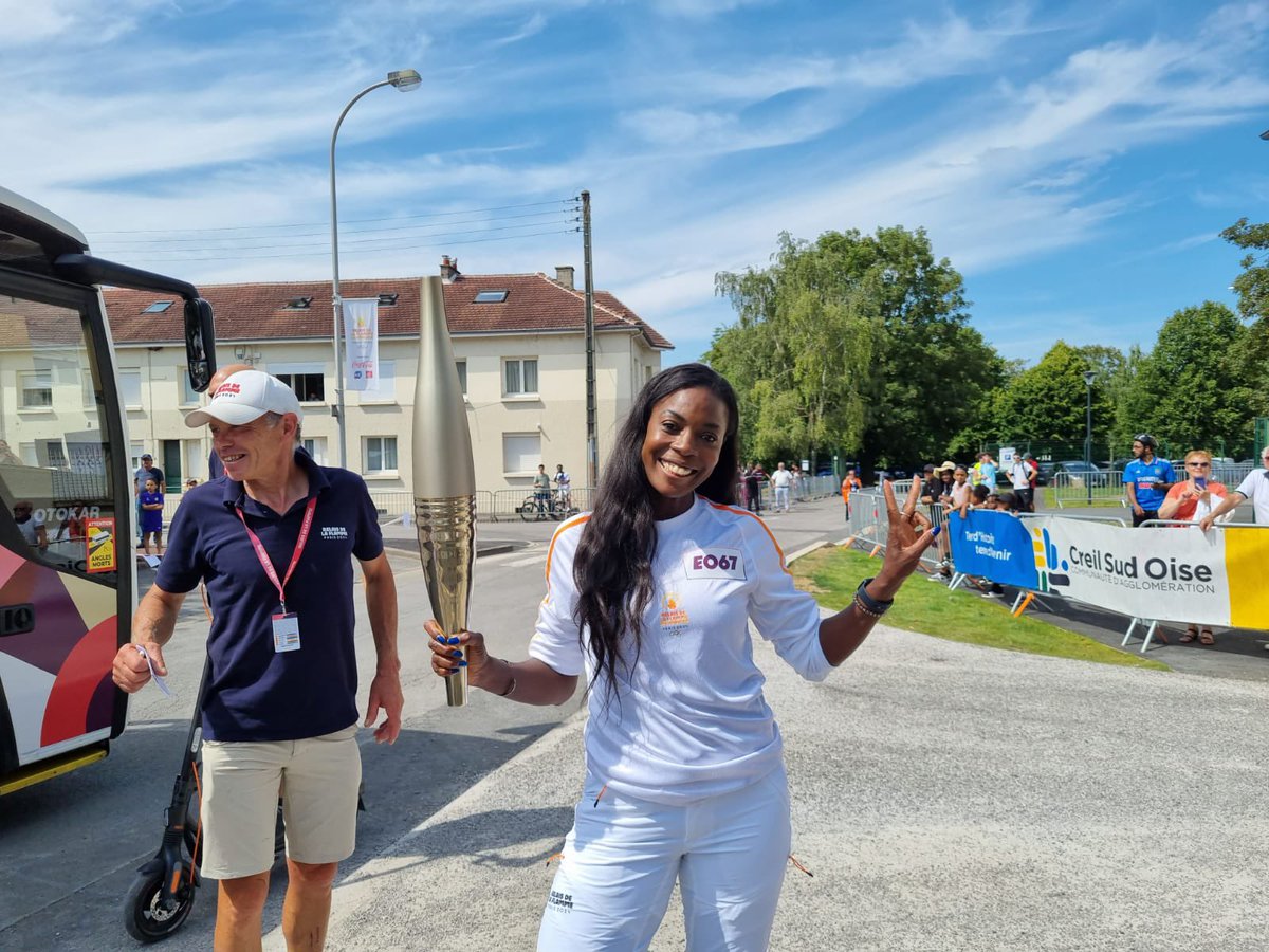 Jacso_asso's tweet photo. Passage de la Flamme olympique Paris 2024 à Creil 🔥

Un moment inoubliable de cohésion nationale, célébrant les valeurs du sport. https://t.co/1O9pGVN53d