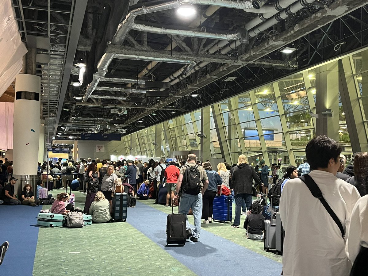 DebraGil's tweet photo. Long waits for a lot of travelers flying out of @flypdx as airlines try to get back online after the major #microsoftout #ITglitch
I’m live all morning here for Good Day Oregon #Fox12Oregon https://t.co/EaXwMilHv7