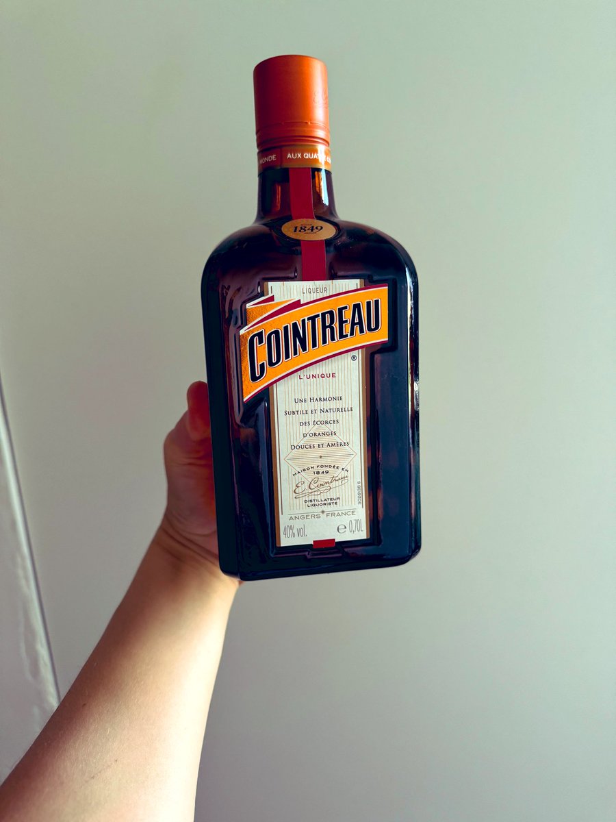 tellrightnow's tweet photo. Orange mood for Shabbat🍊

#shabbatshalom #Friday #FridayMotivations #FridayVibes #Cointreau #alcohol https://t.co/rg7wVo0HaQ