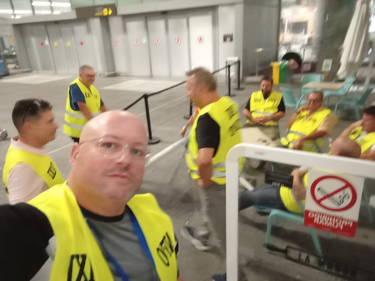 ¡Os recomendamos que escucheis este audio de iVoox! Taxistas del Aeropuerto de Málaga, Miércoles 17-07-2024 go.ivoox.com/rf/131771644
Pasamos enlace de la entrevista a #Coordinadores de 
#InfoTaxi #Malaga  en el Programa de radio <a href="/horasdetaxi/">La Hora del Taxi</a> 
salu2 a <a href="/TaxiAnget/">TAXI ANGET</a> 
<a href="/AUMATMalaga/">AUMATMalaga</a>