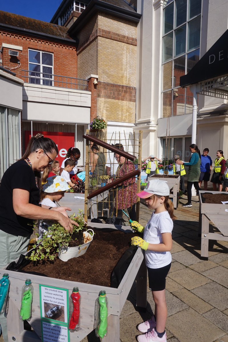 SkinnyJeanGard's tweet photo. Plant up day for this years #Colchester School Gardens was so much fun with some incredible ideas for this years theme of saving water and well being!

VOTE for your favourite at https://t.co/dtcVTw2Pt7 https://t.co/03Tr2xgl5z