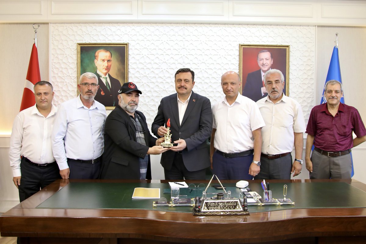 AKPartiG_Antep's tweet photo. Gaziler ve Şehit Aileleri Vakfı Gaziantep Şubesi Başkanı Sayın Mehmet Yeter ve yönetim kurulu üyeleri, İl Başkanımız Sayın Fatih Muhaddis Fedaioğlu’na hayırlı olsun ziyaretinde bulundu. 

Sayın Mehmet Yeter ve yönetimine nazik ziyaretleri adına teşekkürlerimizi sunuyoruz. 

Vatan uğruna canını vermekten kaçınmayan tüm gazilerimize minnettarız. 

@RTErdogan 
@erkankandemir 
@fmfedaioglu 
@Akparti