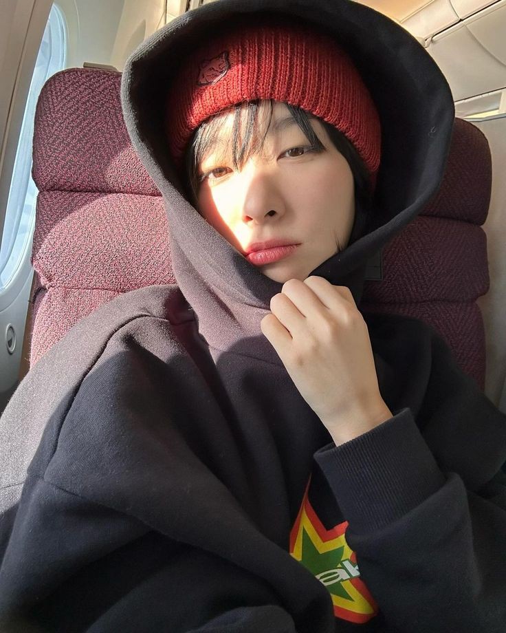woyONENG's tweet photo. Ini juga bakal jadi kali terakhir gue ngadmin ca. Jadi bakal gue inget terus. Thank you sekali lagi buat kalian semua. Sehat-sehat terus ya! With this, ONENG is officially signing out. Bye byeee! https://t.co/7KbM3z9jmw