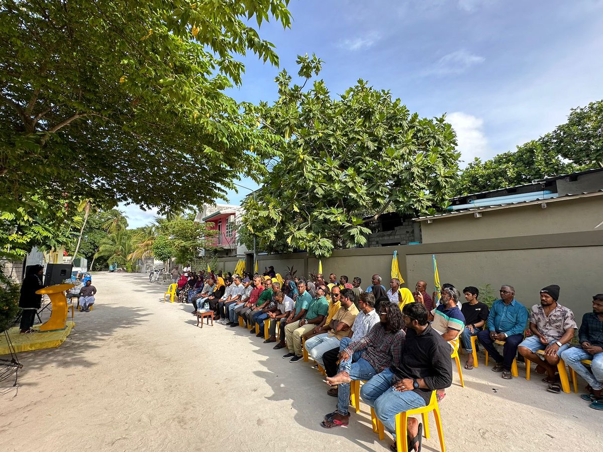 FaisalNasym's tweet photo. މިއަދު ބިލެއްދޫއަށް އައުމުން، ބިލެއްދޫގެ ލޮބުވެތި ރައްޔިތުން އަޅުގަނޑާ ދޭތެރޭ ބެހެއްޓެވި ގާތްކަމަށް ޝުކުރު ދަންނަވަން. އަޅުގަނޑުގެ އެދުމަކީ މާދަމާ އޮންނަ ބައި އިލެކްޝަންގައި @MDPSecretariat ގެ ކެނޑިޑޭޓް
ޝާއިލް މާހިރަށް ތިޔަ ހުރިހާ ބޭފުޅުން ވޯޓުދެއްވުން. https://t.co/Us9KDW7Scj