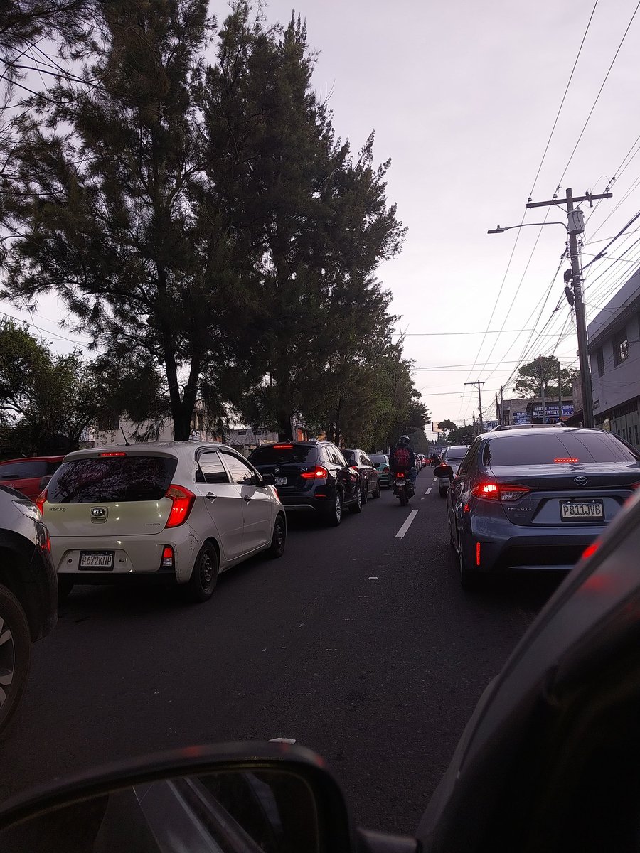 pjgodo's tweet photo. #trancitomixco
El bulevar sur de San Crostobal esta parado https://t.co/KI1k6AyUby