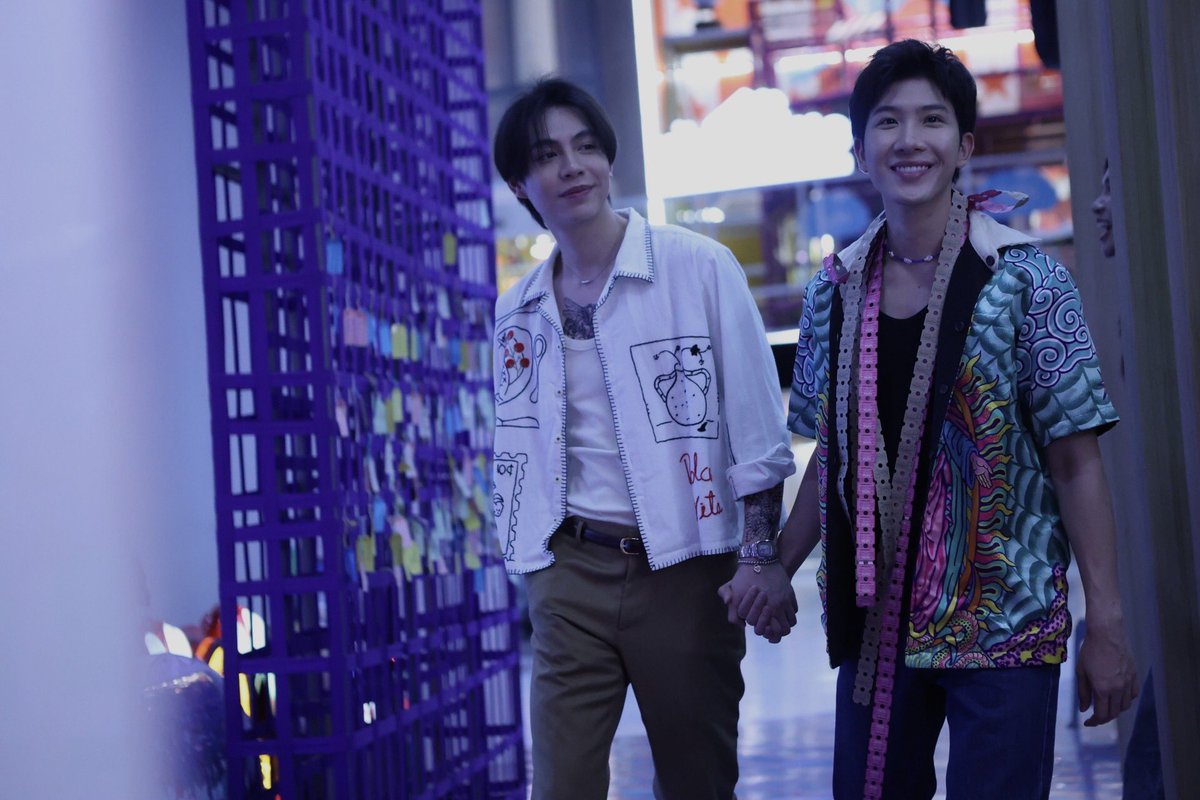 HeartKillersTH's tweet photo. ถ้าจะสักอะไรได้สักอย่าง ก็ขอสักตรงหัวใจเป็นคำว่า “รักพี่กานต์” 😳🤟🏻

(แต่พิเค้าเหมือนจะรักแมวส้ม อิ่นนม พุ่งเต่ง ตุวนั้น 🥲)

#TheHeartKillers
#GMMTV https://t.co/Ys0sRw4xqh