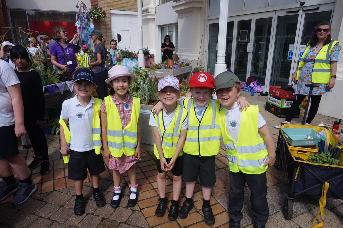 schoolgardening's tweet photo. That’s it from us this year, the team are signing off for the holidays and all orders will be delivered in September!

We’d like to wish all our amazing gardening teachers a lovely holiday and look forward to coming back in September to get even more children growing!

Thank you https://t.co/ChXXpGt856