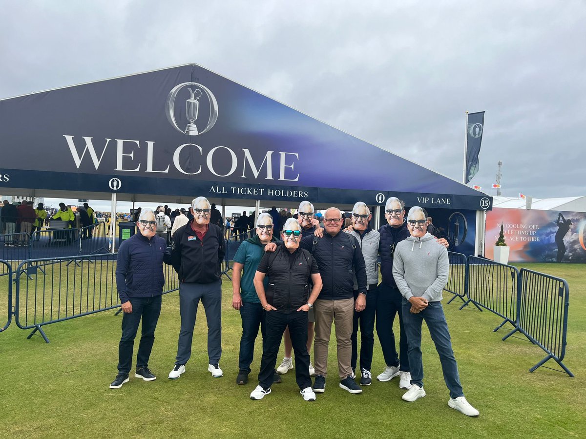 vividjamie's tweet photo. @AndyRobertsGolf Check out the guy without the mask https://t.co/znkqhclfRA