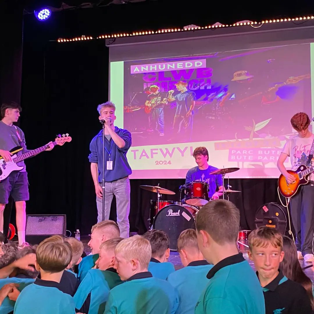 MenterCaerdydd's tweet photo. *Uchafbwyntiau o ddiwedd tymor gydag Ysgol @BroEdern! 📸👇

Diolch yn fawr i'r disgyblion a'r staff am eu cydweithrediad trwy'r flwyddyn! 🏴󠁧󠁢󠁷󠁬󠁳󠁿🤝

Diolch yn fawr to the pupils and staff for their co-operation throughout the year! 🏴󠁧󠁢󠁷󠁬󠁳󠁿🤝

@gruff_menter @CFTiCY @siarteriaithYBE https://t.co/9hPRjjfPPL