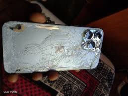 paneer_dose's tweet photo. I Destroyed my iPhone because phonepe was installed on my phone 😡😡

Kannada is my first priority 

#uninstallphonepe #KannadaNews  #kannada https://t.co/hRQeQht317