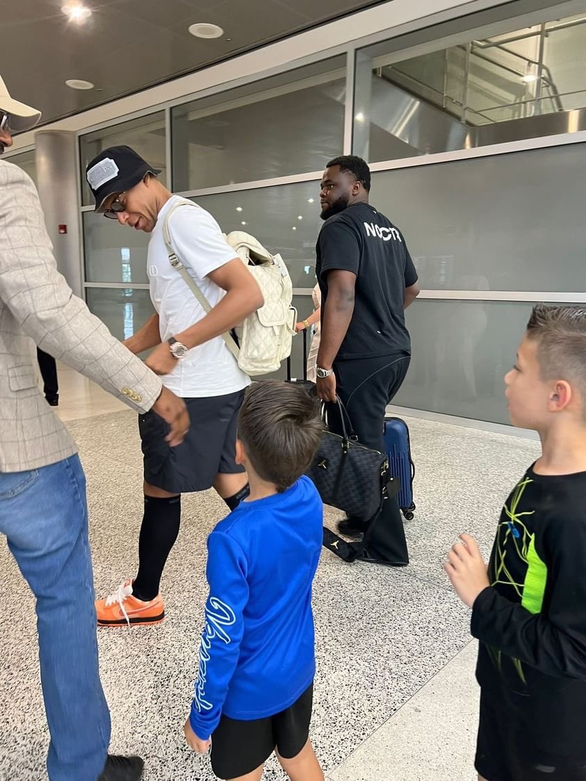 Mdrr Mbappé il en a rien foutre de sa performance à l’euro il est direct partit à Miami là