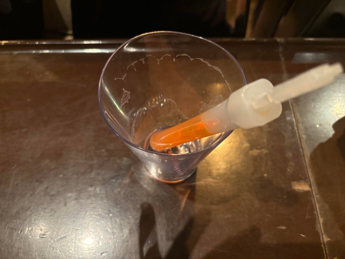 BiCrul's tweet photo. 今日19日はモーサムトーンベンダーに。年１回のワンマンに恒例的に行けていることはありがたい。やってくれるモーサム側にも感謝。毎年Green＆でぐっと来る。武井が投げ込んでいたサイリウムが手元に落ちて来たので、遮二無二振る。来月のライブは行ないけどまた来年。茹だるような暑さの日にみたい。 https://t.co/FVtDEidsFm