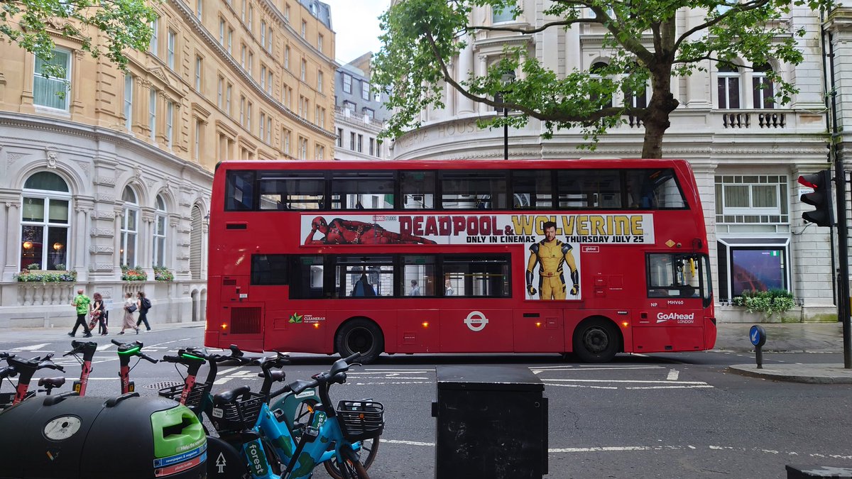 amelsvoort_theo's tweet image. Back from a couple of days in London, had a blast! Saw the sights, ate at the Sherlock Holmes Pub, and also did some comic book shopping.
When in London I have to buy something by @therightram 😊
Also got a book by @zoethorogood (long overdue) and a great Bolland collection!💂😃