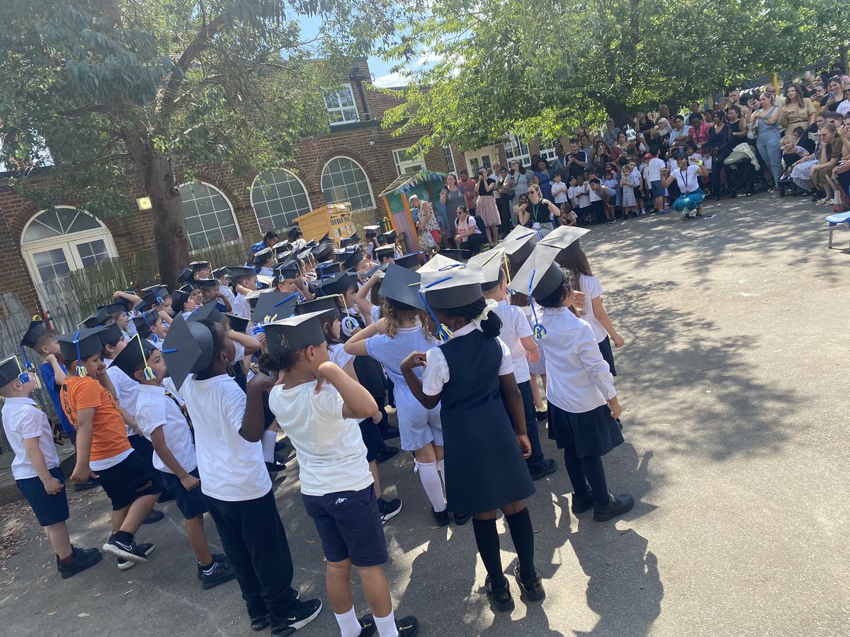 PrestonParkPrim's tweet image. Reception graduated today! 👩‍🎓 👨‍🎓 
Thank you to our lovely families and the hard work the teachers put in to make it a huge success!
#LearningTodayLeadingTomorrow #Wegraduated #Movingonup #EYFS