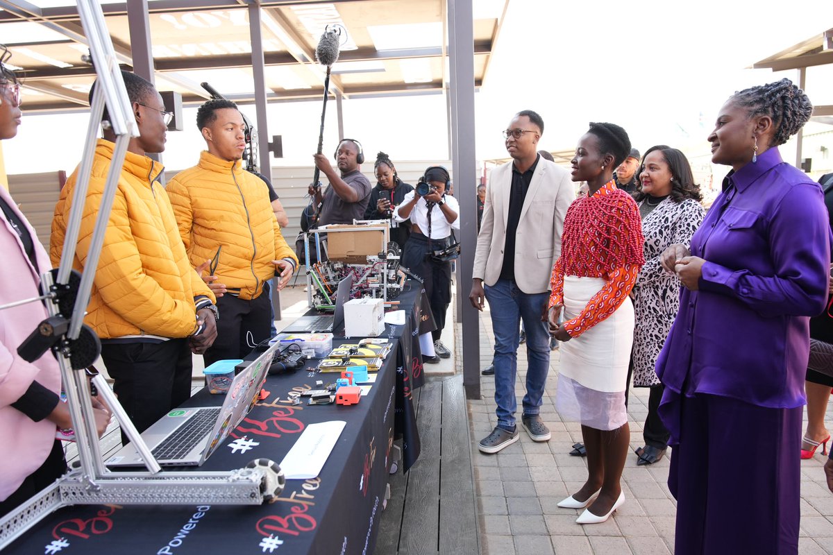 BeFreeYouth's tweet photo. Today at the #BeFree Youth Campus, we hosted @Lupita_Nyongo, @debeersgroup Global Ambassador for Natural Diamonds, for a STEM-centred event. The event aimed to promote Science, Technology, Engineering &amp; Maths services &amp; programmes available at the Campus &amp; in Namibia.🇳🇦 https://t.co/1UYkPz6iwW