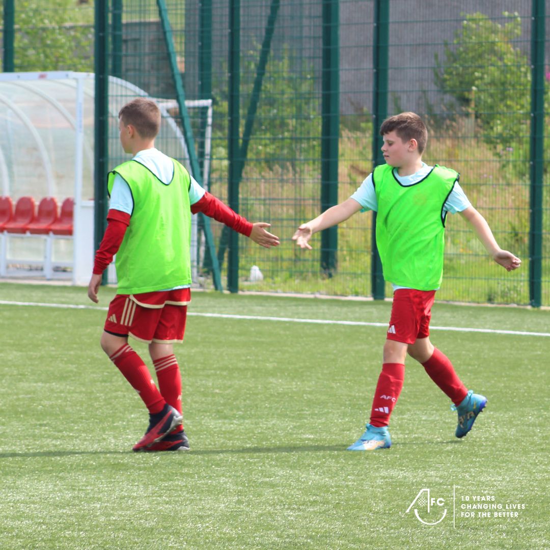 AFCCT's tweet photo. Week two of our #AFCCTSummerCoaching has been a blast!π
The kids enjoyed a week full of fun, football and even getting the chance to meet @AberdeenFC players Ester Sokler and Slobodan RubeΕΎiΔ π΄ https://t.co/nL46tzw1im
