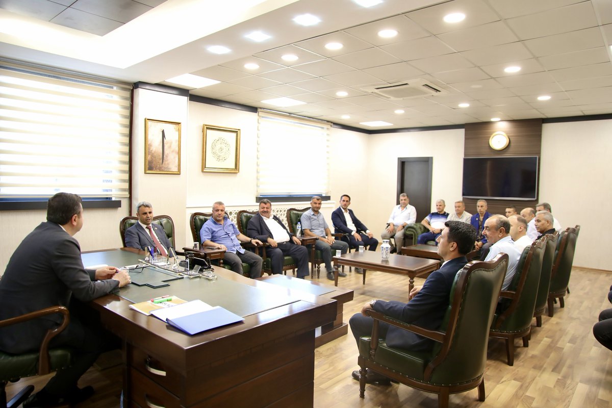 AKPartiG_Antep's tweet photo. Güzel ilçemiz Şahinbey’in Mahalle Muhtarları, İl Başkanımız Sayın Fatih Muhaddis Fedaioğlu’na hayırlı olsun ziyaretinde bulundu. 

Muhtarlarımıza nazik ziyaretleri ve hayırlı olsun temennileri adına teşekkürlerimizi sunuyoruz. 

@RTErdogan 
@erkankandemir 
@fmfedaioglu 
@Akparti https://t.co/CLlTGP26Hh