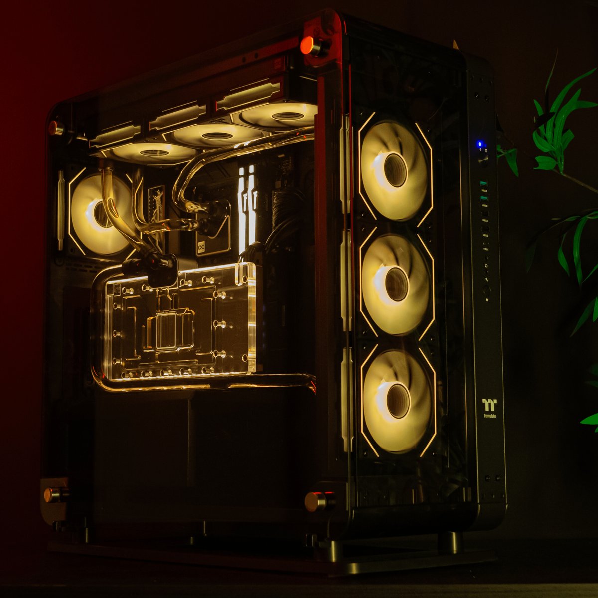 cybertek_fr's tweet photo. Voici notre nouveau monstre de puissance : le PC Goliath, conçu pour l'excellence !

À l'intérieur :
👉 @AMD_France 9 7950X3D
👉 @msifrance GF RTX 4090 24Go
👉 64 Go DDR5 @kingstontech

#watercooling #watercoolingcustom #pcgaming #pccustom #gaming #setup #setupgamer https://t.co/JbD0LBYJMa