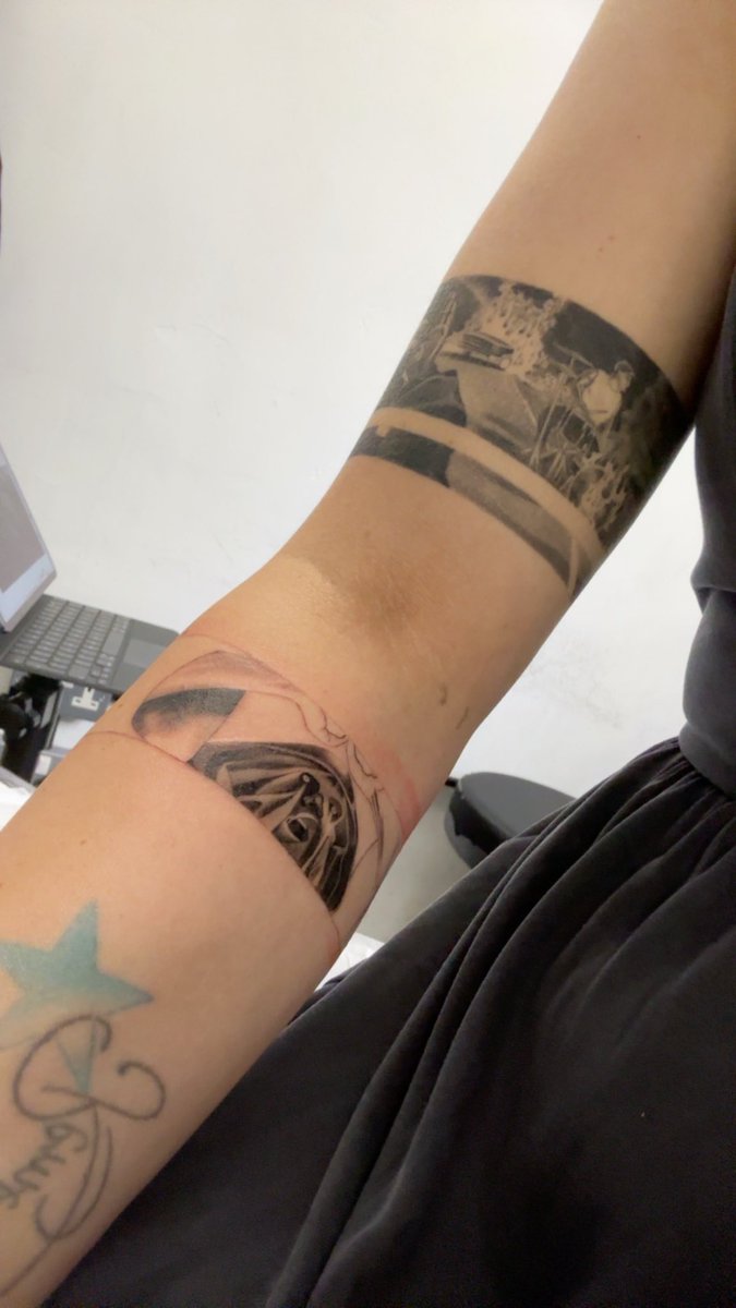 julesispanicing's tweet photo. And how are you spending your day? Does this count as #cliqueart ? #cliquetattoo 

📍 Origin Tattoo London https://t.co/njDjaOjywh