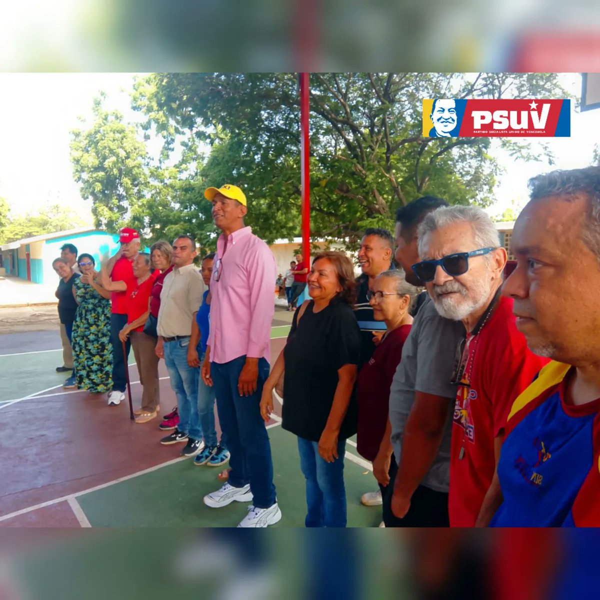 Estamos en constante organización en cada una de las parroquias del municipio Maracaibo. Por esta razón el equipo parroquial de <a href="/psuv/">PSUV</a>.caracciolo , se desplegó para hacer una jornada de abordaje comunitario.

#zuliaesterritoriochavista 
#GalloPinto