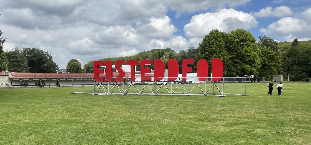 PerfPhysio1's tweet photo. Really exciting to see Ponty buzzing with activity for the Eisteddfod next month. The event will provide a massive boost to the town and we look forward to welcoming visitors from around Wales and beyond🏴󠁧󠁢󠁷󠁬󠁳󠁿👍 https://t.co/gKCwFXe9uR