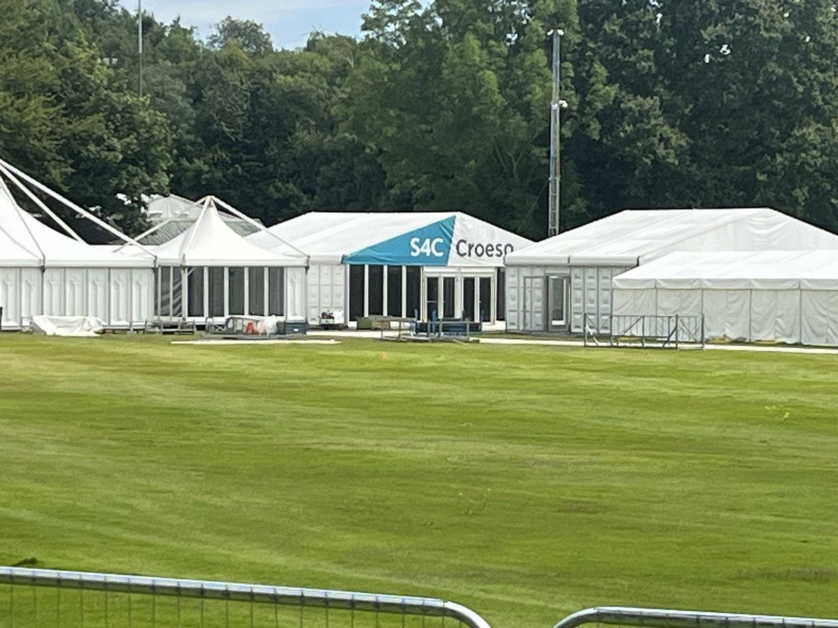 PerfPhysio1's tweet photo. Really exciting to see Ponty buzzing with activity for the Eisteddfod next month. The event will provide a massive boost to the town and we look forward to welcoming visitors from around Wales and beyond🏴󠁧󠁢󠁷󠁬󠁳󠁿👍 https://t.co/gKCwFXe9uR