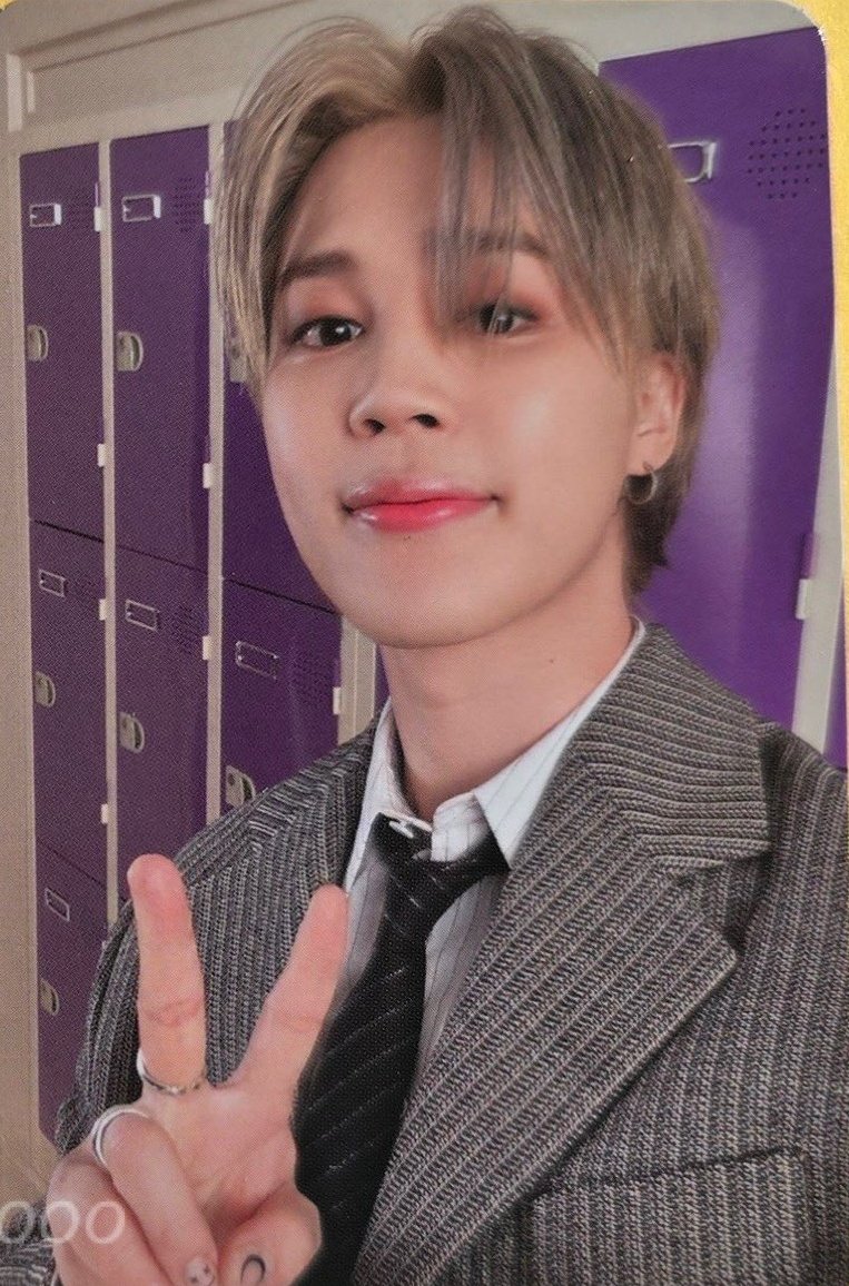 JIMIN IS SO PRETTY 😭