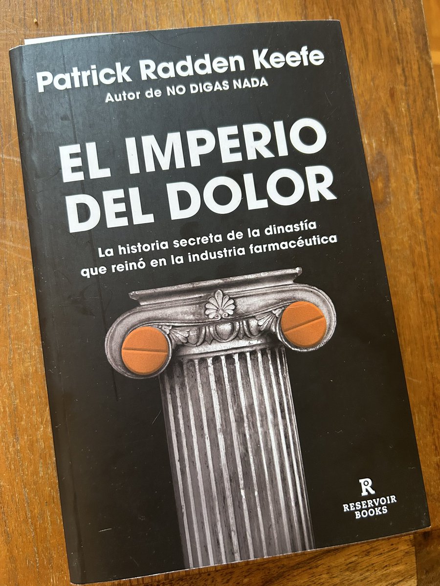 MJesusCanizares's tweet photo. Tras leer ‘No digas nada’ y ‘Maleantes’ toca ‘El imperio del dolor’, que es absolutamente sensacional. Esperando, por supuesto, la próxima reedición de ‘Cabeza de serpiente’ @ReservoirBooks #patrickradden #libros #bookstagram #books #leer #leeresvivir https://t.co/pdpxx1I7Tk