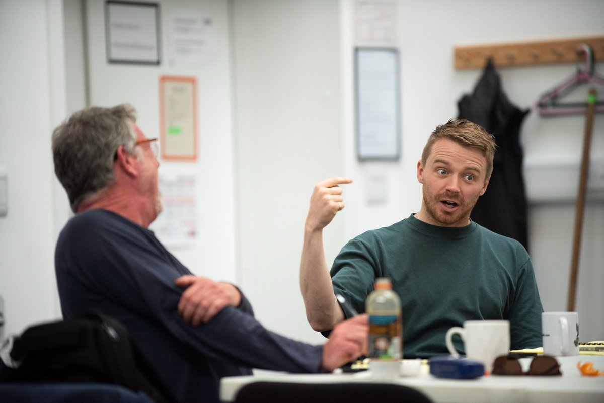 NTSonline's tweet image. 🐇 THE FIFTH STEP IN ROCKVILLA 🐇

Great to have Jack Lowden &amp;amp; Sean Gilder in our HQ for a read-through of David Ireland’s grimly comic &amp;amp; provocative new play, The #FifthStep, directed by Finn den Hertog

📷 James Chapelard