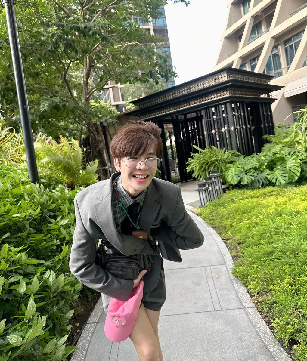 cooheartt's tweet photo. Happy Fridayyy🍒 #cooheart https://t.co/KrrhwGciEI