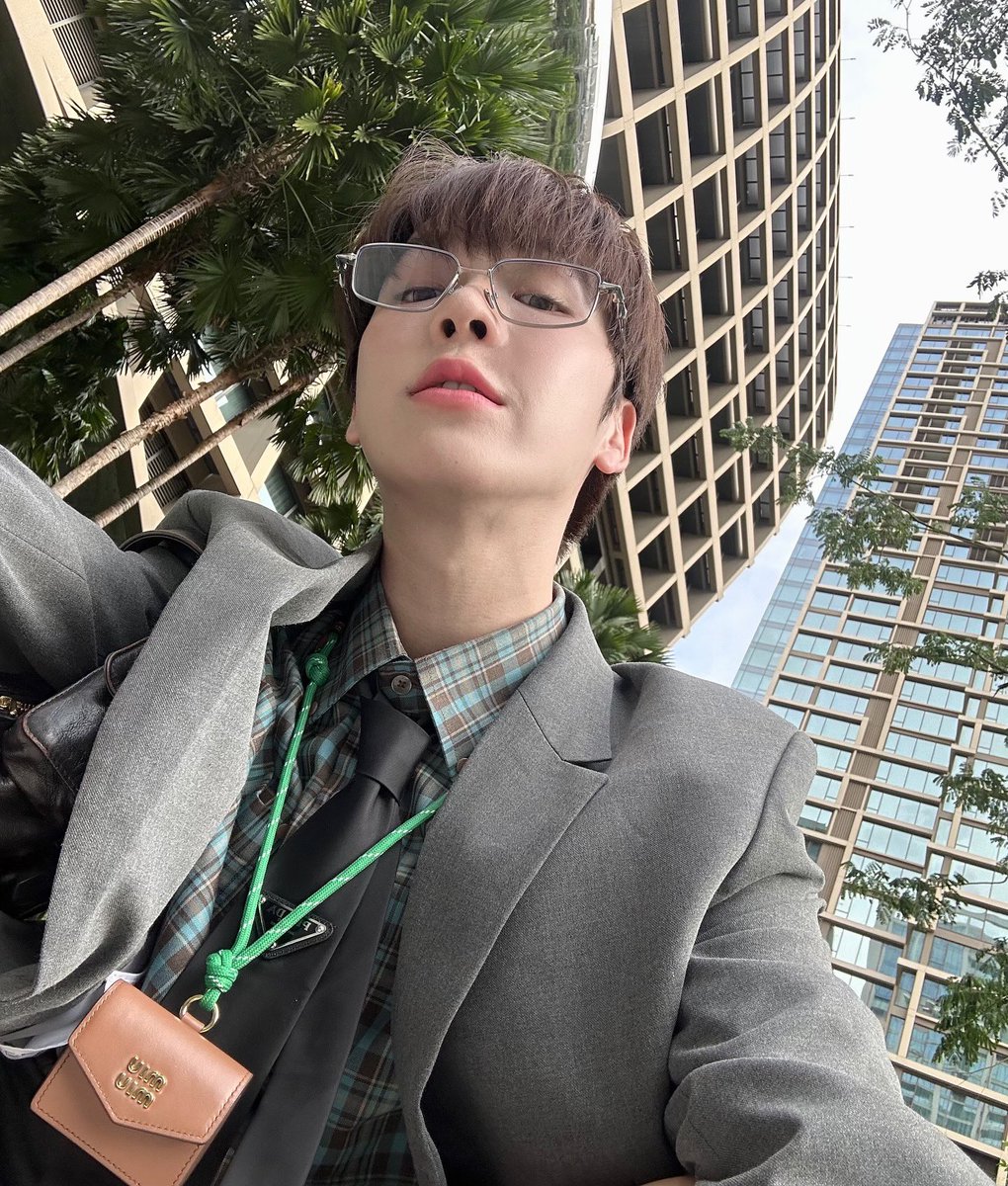 cooheartt's tweet photo. Happy Fridayyy🍒 #cooheart https://t.co/KrrhwGciEI