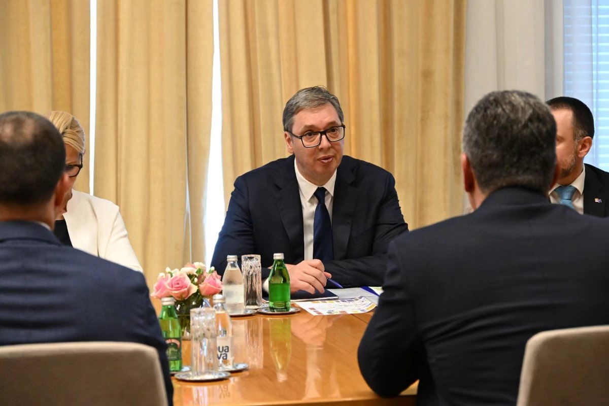 sns_srbija's tweet photo. Председник Републике Србије Александар #Vucic @avucic састао се са потпредседником Европске комисије задуженим за "Зелени договор" Марошем Шевчовичем @MarosSefcovic. https://t.co/WMADx783so https://t.co/rZ8vqPgkzF