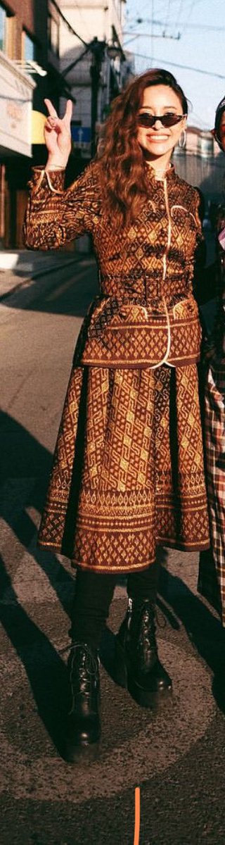 เนี่ยกุแบบโครตเซ็งผ้าไทยดีไซน์ได้ตั้งเยอะแยะคือคุณแพรี่พายก็ทำให้ดูมาตั้งนานละมันทำให้เท่ สวย ไม่เชยได้แต่ก็อย่างว่าแหละมีแต่พวกแก่ๆนี่เนอะ😒 แล้วคือคุณแพรี่พายอ่ะทำถึงความว่า softpower  แต่ละชุดที่ตัดออกมาคือสวยอ่ะ #โอลิมปิก2024