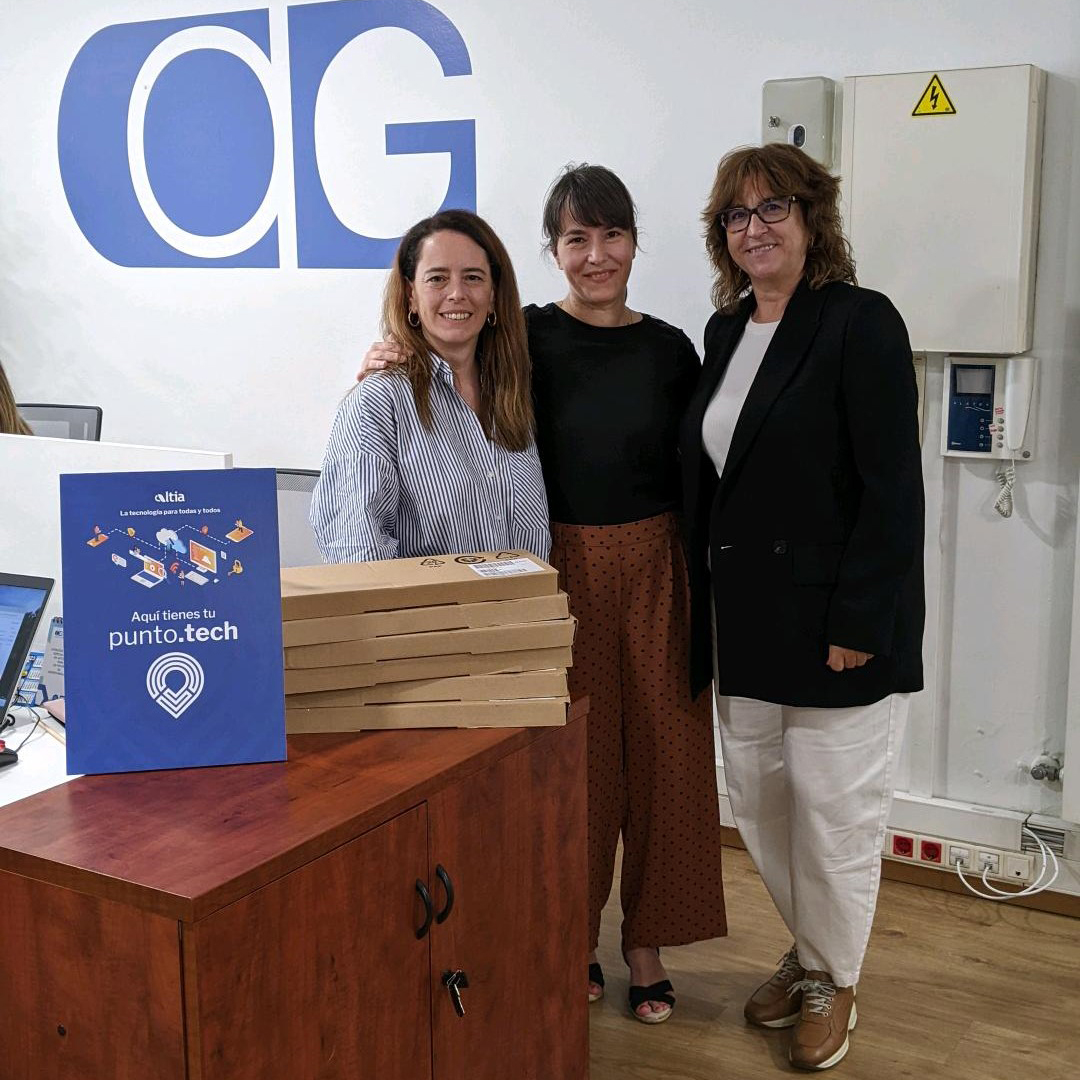 WeAreAltia's tweet photo. ¡Nuevo 📍 #Puntotech!
Esta semana cerramos la donación de equipamiento reacondicionado a @AutismoGalicia, con el que podrán reforzar su Área de Programas TEA y continuar con su gran labor social mientras le dan una nueva vida a estos equipos 😍
#mássostenibles #altiainaction https://t.co/1zqp5WGwpm