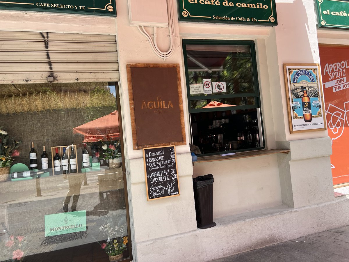 Valencia_Camina's tweet photo. El no tan misterioso ni tan invisible infractor impune
A diario, limitando la movilidad peatonal
Apartaros peatones que estamos comerciando con el espacio público 
ZAS Russafa 
@Fundacion_ONCE @CERMICV @COCEMFEValencia https://t.co/7MkQOcN57A