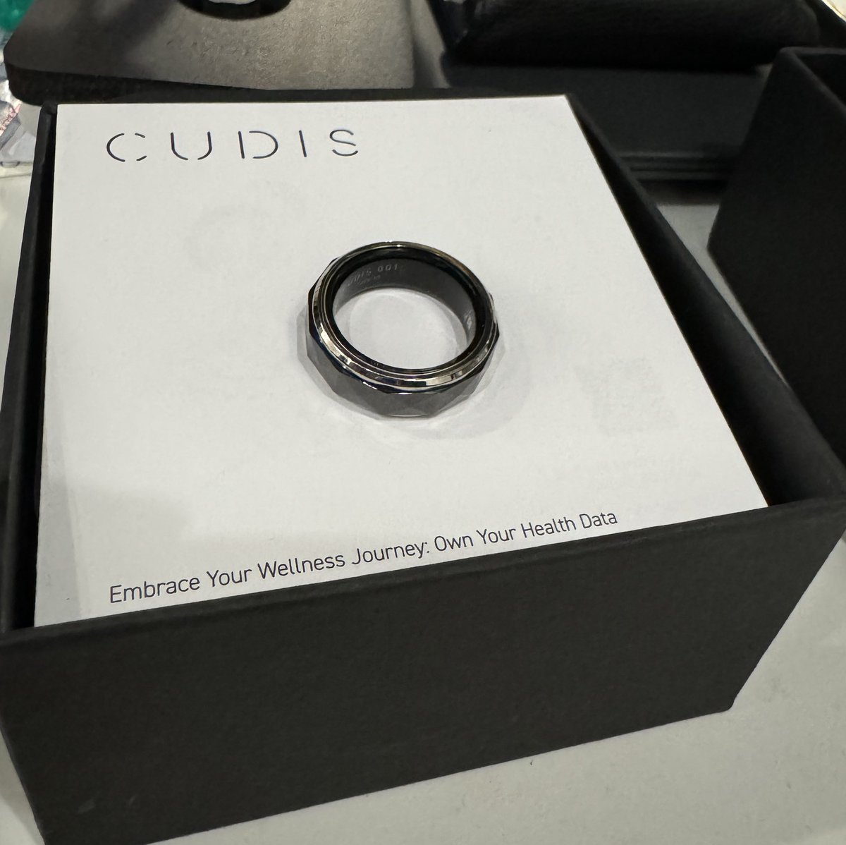 SolanaベースのスマートリングCUDIS @CudisWellness が届いた。 見た目 