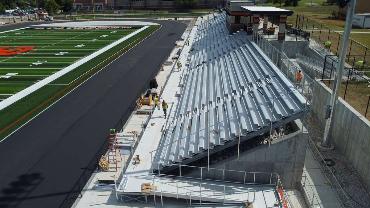 HelmetMissouri's tweet photo. 🏟️ Missouri Stadium Challenge 🏟️
Large Schools: Round 2
Webster Groves Statesmen
🆚
Grandview KC Bulldogs
Vote in the poll below 👇 https://t.co/y7haMZZDiG