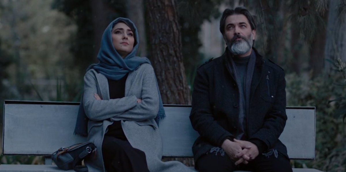 چه پایانی! به به. 
ما همه‌مون مثل خروار آثار تولیدی این سال‌ها دنبال قمه کشیدن، ضجه زدن و لات‌بازی نیستیم(اون‌هایی هم که هستن از بدِ روزگاره)، ما بیشتر از هر چیز شبیه آدم‌های "در انتهای شب" هستیم. خیلی‌هامون همین‌قدر با شرافتیم. جای بدِ تاریخ ایرانیم، اما خیلی ماهی و خیلی بهنامیم