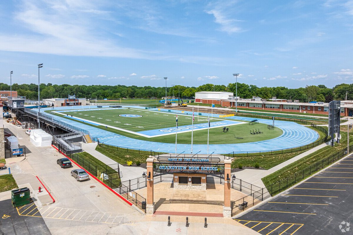 HelmetMissouri's tweet photo. 🏟️ Missouri Stadium Challenge 🏟️
Large Schools: Round 2
Webster Groves Statesmen
🆚
Grandview KC Bulldogs
Vote in the poll below 👇 https://t.co/y7haMZZDiG