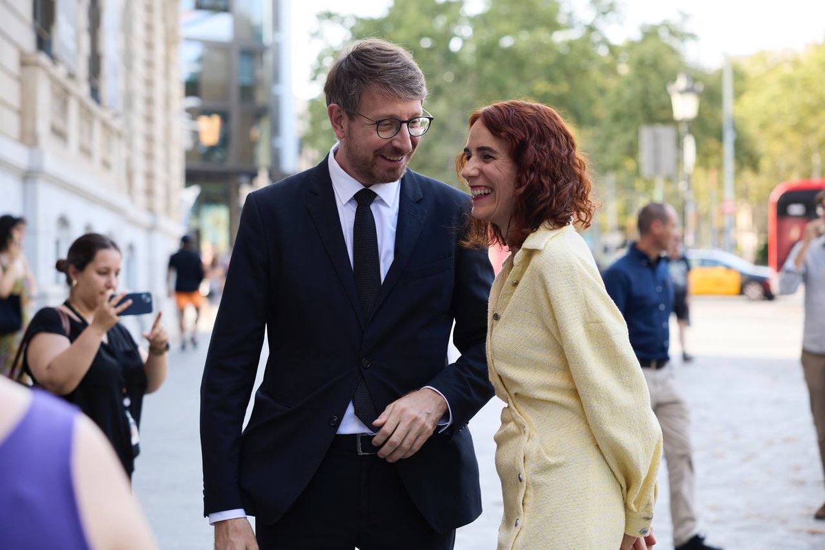 Ahir vaig impartir la conferència “Explorant camins d’un garantisme republicà”, una aproximació entre la teoria i la pràctica, la reflexió i l’acció. Agraïda de la bonica presentació a càrrec de @CarlesMundo.
Podeu recuperar un resum i text sencer 👉 govern.cat/salapremsa/not…