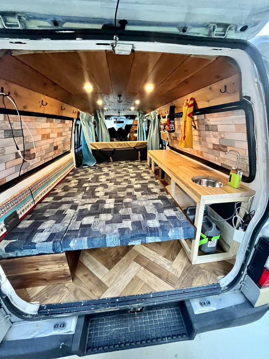 bpfckazu's tweet photo. やっとここまできた‼️
ベッドキット🛏️に水道🚰DIY
人間その気になってやれば。マジでなんでも出来るんだよ🔥
#キャンピングカーDIY https://t.co/aijnzMa7ZU