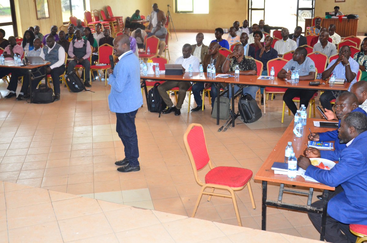 worldvoices_ug's tweet image. According to Joseph Singoma, the #KaseseDist. senior Planner &amp;amp; Disaster focal person, 54 people have died, 3,251 households  displaced by disasters since 2013 in Karusandara, Kyarumba, Ibanda Kyanya &amp;amp;Kasika landslides but response is low.
#LocalizationAgenda
#DisasterResponse