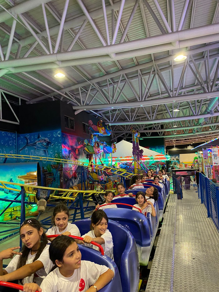 Vali Yardımcımız Sayın Ömer Tekeş ile Kayseri Mobilyacılar Odası ve Kumsmall AVM Yönetim Kurulu Başkanı Ercan Sarıkaya'nın katılımı ile Mobilyacılar Odası Erva Spor Okulu sporcularımıza KUMSMALL Alışveriş Merkezinde gezi düzenlendi. 
#Ervasporokulları